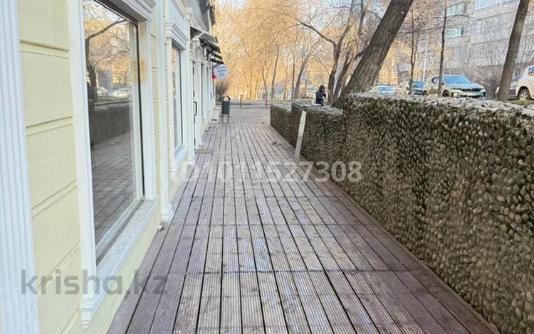 Свободное назначение, офисы, магазины и бутики, склады, салоны красоты, фитнес и спорт, медцентры и аптеки, образование, конференц-залы, кабинеты и рабочие места, студии · 240 м² за 2.8 млн ₸ в Алматы, Медеуский р-н — фото 2