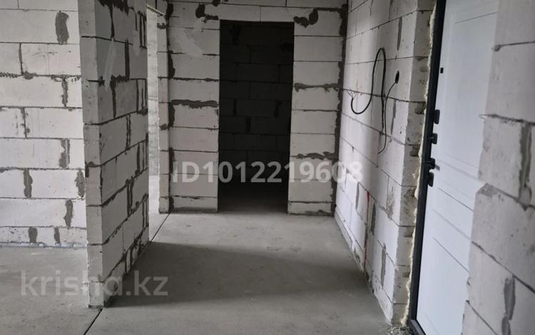2-комнатная квартира · 72 м² · 2/8 этаж, Ауезова 54а за 27 млн ₸ в Атырау, мкр Жилгородок — фото 2