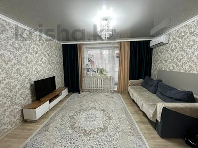 2-комнатная квартира · 54 м² · 5/10 этаж, Майкудук, Мкр Голубые пруды за 20 млн 〒 в Караганде, Алихана Бокейханова р-н