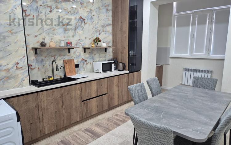 2-комнатная квартира · 80 м² · 5/8 этаж, Микрорайон 19а 23 за 250 000 ₸ в Актау — фото 2