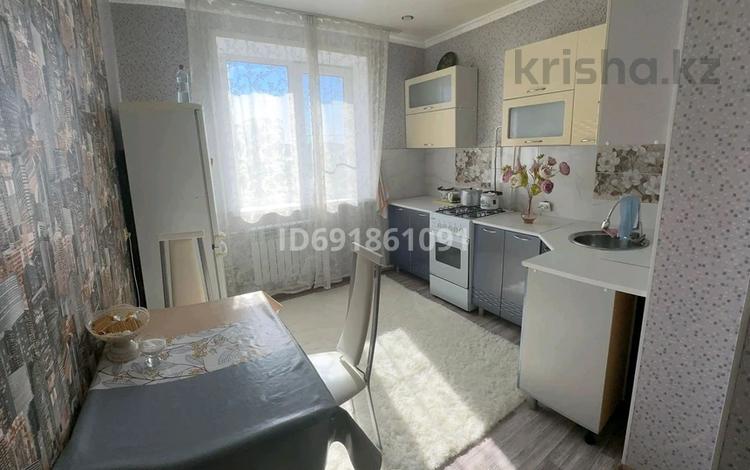 2-бөлмелі пәтер · 55 м² · 5/5 қабат, 4 мкр 1, бағасы: 140 000 ₸ в Аксае — фото 18