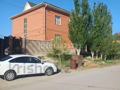 Отдельный дом · 6 комнат · 280 м² · 10 сот., Садуакас Караманов 35 за 70 млн ₸ в 