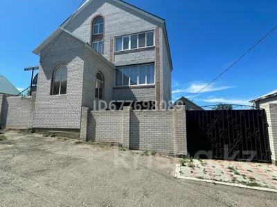 Продажа домов и дачи в Восточно-Казахстанской обл.: Отдельный дом · 6 комнат · 415 м² · 12 сот., Цветочная 16 за 130 млн 〒 Отдельный дом · 6 комнат · 415 м² · 12 сот., Цветочная 16 за 130 млн 〒 в Усть-Каменогорске