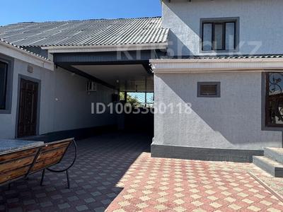 Отдельный дом · 9 комнат · 350 м² · 18 сот., Қ. Жүнісбеков 29 — Находится возле Караван Сарай, мавзолей Яссауи, Риксос, спорткомплекс Бекзат Саттарханов, Ханшайым плаза за 145 млн 〒 в Туркестане