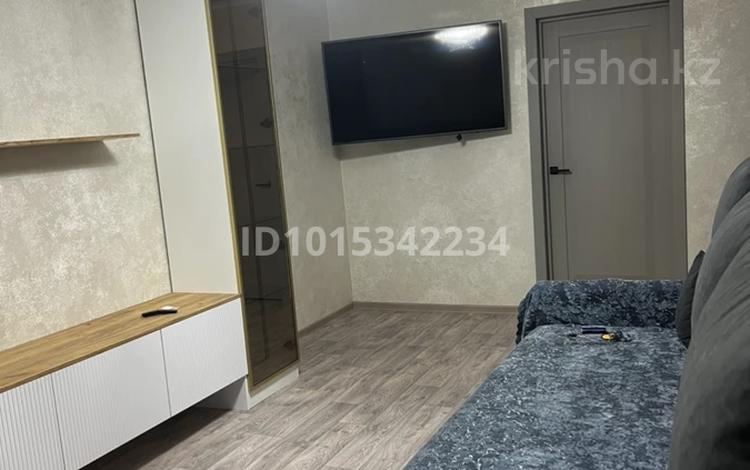 2-бөлмелі пәтер · 44 м² · 2/5 қабат, 27-шағынаудан, бағасы: 250 000 ₸ в Караганде, Казыбек би р-н — фото 2