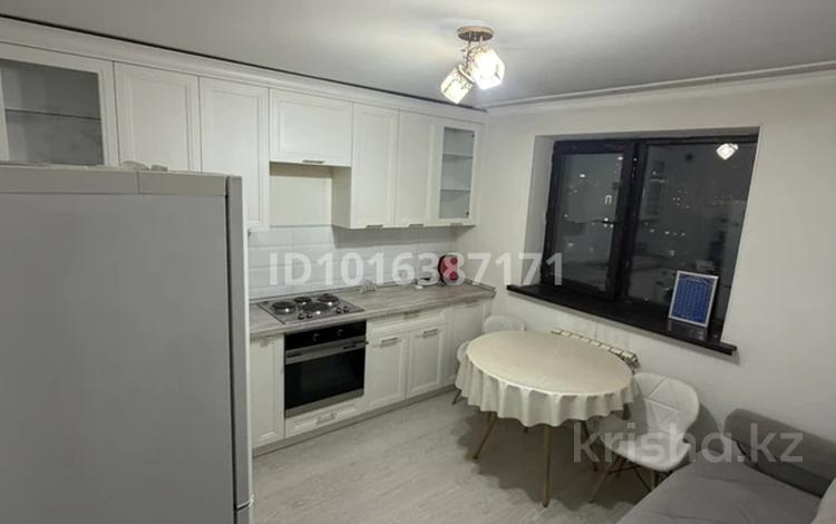 1-комнатная квартира · 47 м² · 13/13 этаж, Абикен Бектуров за 230 000 ₸ в Астане, Есильский р-н — фото 2