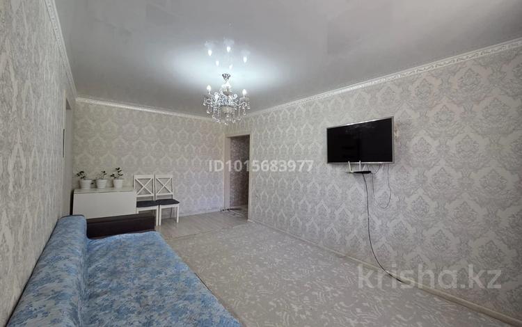 2-бөлмелі пәтер · 43 м² · 2/5 қабат, Самал ш/а. 3 — около 45 школы, бағасы: 13.5 млн ₸ в Таразе, мкр Самал — фото 2