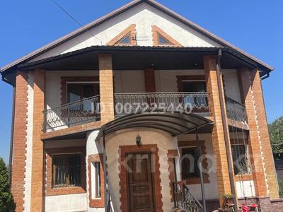 Отдельный дом · 4 комнаты · 350 м² · 14 сот., мкр Горный Гигант — Жамакаева Азербаева за 580 млн 〒 в Алматы, Медеуский р-н