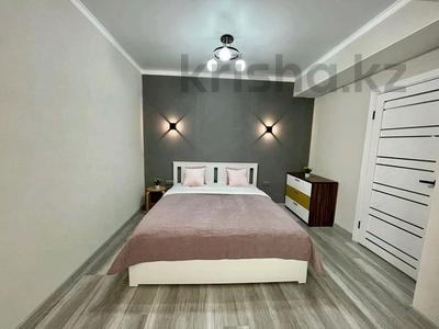 2-комнатная квартира, 60 м², 4/13 этаж посуточно, Толе би 189/3 — Жарокова за 18 000 〒 в Алматы, Алмалинский р-н