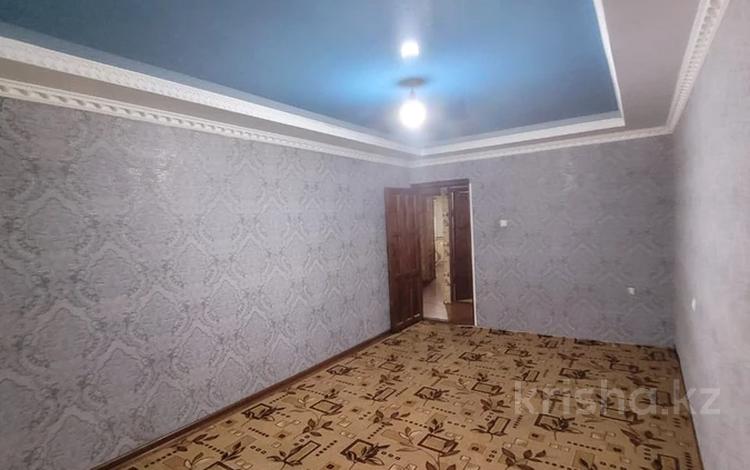2-комнатная квартира, 46 м², 1/5 этаж помесячно, 8 мкр за 130 000 〒 в Шымкенте — фото 2