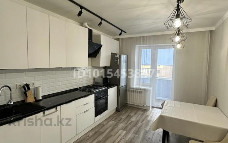 2-комнатная квартира · 75 м² · 3/9 этаж, проспект Абая центр 100 за 25 000 ₸ в Уральске — фото 2