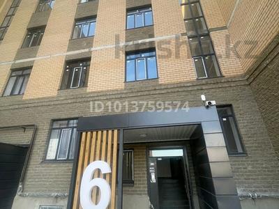 2-комнатная квартира · 88 м² · 4/5 этаж, мкр. Алтын орда, микрорайон Батыс-2 228б — Пересечение Газизы Жубановой и Тауелсиздик за 27 млн ₸ в Актобе