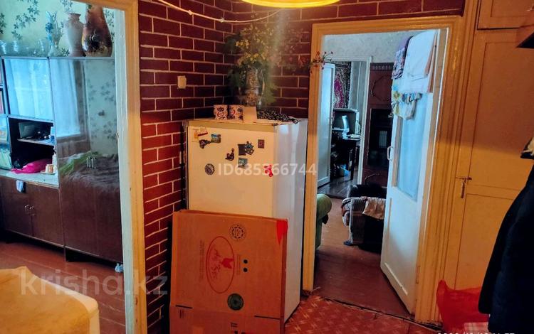 4-бөлмелі пәтер · 63 м² · 4/5 қабат, Сортировка, Локомотивная 141, бағасы: 200 000 ₸ в Караганде, Алихана Бокейханова р-н — фото 2