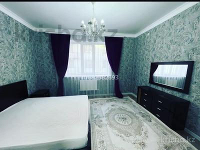 2-комнатная квартира, 60 м², 1/3 этаж по часам, Адгама Каримова 117 за 3 000 〒 в Атырау