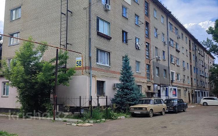 2-бөлмелі пәтер · 60 м² · 1/5 қабат, Доспанова 58 — Школа #17,19, бағасы: 150 000 ₸ в Уральске — фото 2