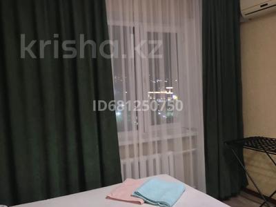 1-комнатная квартира · 40 м² · 8/9 этаж, мкр Аксай-4 57 — Момышулы Улыкбека за 10 000 ₸ в Алматы, Ауэзовский р-н