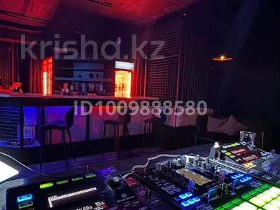 Дом · 3 комнаты · 200 м², Касымханова 36 — Толстого, Айдана Плаза за 100 000 〒 в Костанае