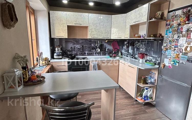 3-комнатная квартира · 60 м² · 5/5 этаж, Сагадата Нурмаганбетова 52 — Ульбинский мост за 18.7 млн 〒 в Усть-Каменогорске — фото 2