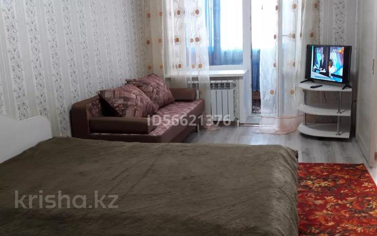 1-комнатная квартира, 32 м², 3/6 этаж посуточно, Назарбаева 215 за 8 000 〒 в Костанае — фото 2