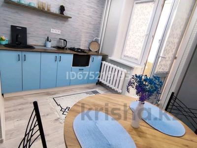 Тәулігіне пәтерлер в Костанайской обл.: 1-бөлмелі пәтер · 35 м² · 3/5 қабат, Ворошилова 9, бағасы: 13 000 〒 1-бөлмелі пәтер · 35 м² · 3/5 қабат, Ворошилова 9, бағасы: 13 000 〒 в Костанае