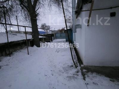 Продажа домов и дачи в Актюбинской обл.: Часть дома · 3 комнаты · 65 м² · 2 сот., Курмыш — Шайкенова за 9 млн 〒 Часть дома · 3 комнаты · 65 м² · 2 сот., Курмыш — Шайкенова за 9 млн 〒 в Актобе, мкр. Курмыш