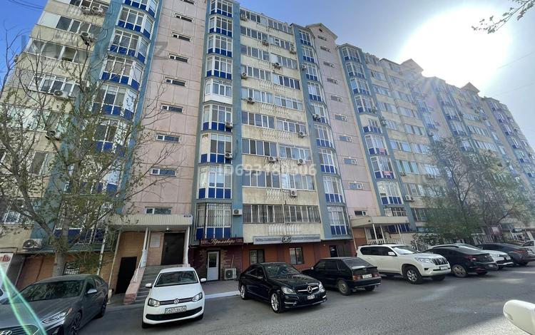 2-комнатная квартира, 65 м², 6/9 этаж помесячно, Сатпаева 2Г за 225 000 〒 в Атырау — фото 2