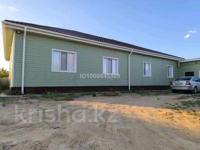 Продажа домов и дачи в Атырауской обл.: Отдельный дом · 4 комнаты · 285 м² · 10 сот., Амангелди Иманова 676 — Дом находится у дороги, напротив к центральному стадиону за 68 млн 〒 Отдельный дом · 4 комнаты · 285 м² · 10 сот., Амангелди Иманова 676 — Дом находится у дороги, напротив к центральному стадиону за 68 млн 〒 в Кульсары