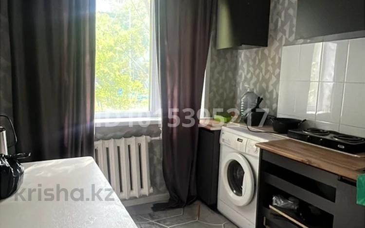 2 бөлме · 65 м² · 1/5 қабат, 18-шағынаудан, бағасы: 60 000 ₸ в Караганде, Алихана Бокейханова р-н — фото 2