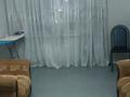 2-комнатная квартира · 42 м² · 3/5 этаж, Бухар жирау 60 — Бухар жырау 60 рядом с Абзалом 2 комнатная квартира нужно девушкомнат2 за 55 000 ₸ в Караганде — фото 3