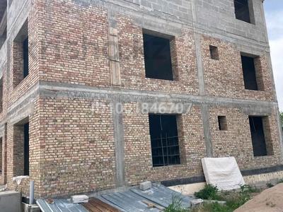 Отдельный дом · 12 комнат · 400 м², Талгарский тракт — Сзади Романс Палас вторая линия от дороги за 2 млн 〒 в Алматы