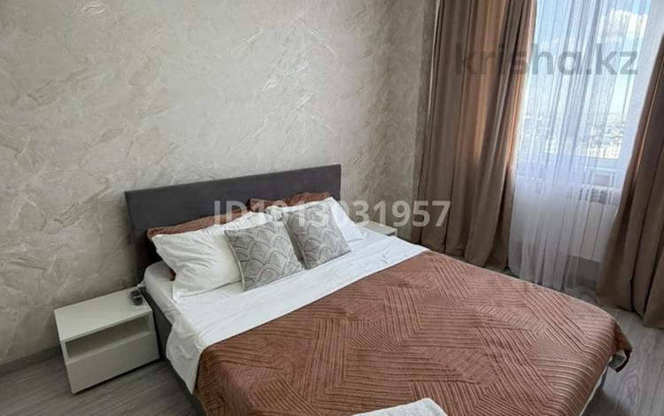 2-бөлмелі пәтер · 90 м² · 19/25 қабат, мкр 11 112 в, бағасы: 20 000 ₸ в Актобе — фото 2