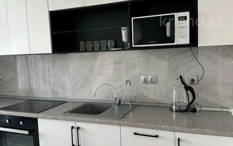 2-комнатная квартира · 70 м² · 7/9 этаж · помесячно, Туран стр. 22 за 400 000 〒 в Астане, Есильский р-н — фото 2