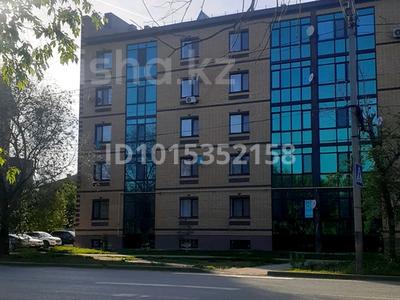 2-комнатная квартира · 67.7 м² · 1/5 этаж, Жамбыла за 25 млн ₸ в Уральске