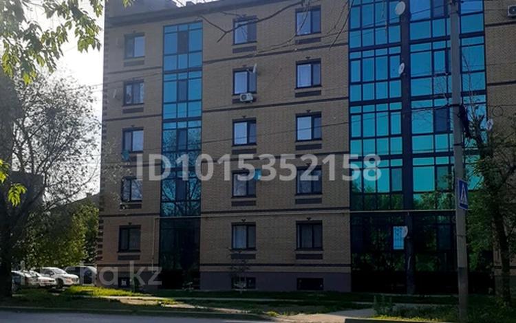 2-комнатная квартира · 67.7 м² · 1/5 этаж, Жамбыла за 25 млн ₸ в Уральске — фото 2