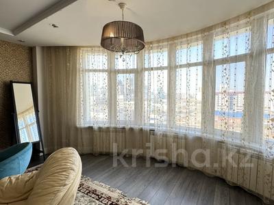 3-комнатная квартира, 120 м², 9/10 этаж помесячно, Бокейхана 6в за 300 000 〒 в Астане, Есильский р-н