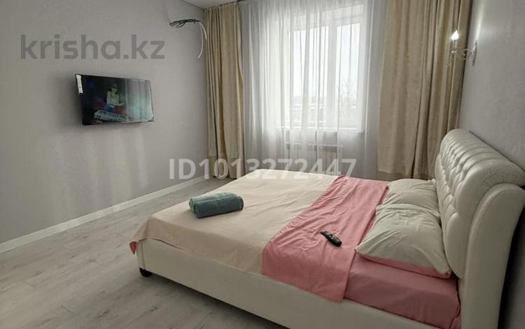 2-комнатная квартира · 53 м² · 6/10 этаж, мкр Юго-Восток, Шахтеров 20/4 — Енбек, Новая Корзина, Проспект, Ресторан Камила, ЦОН, Парк победы, спорткомплекс имени Байшулакова за 20 000 ₸ в Караганде, Казыбек би р-н — фото 2