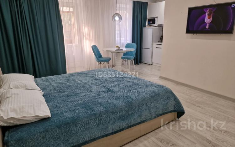 1-комнатная квартира, 30 м² посуточно, Козбагарова 24 за 15 000 〒 в Семее — фото 2