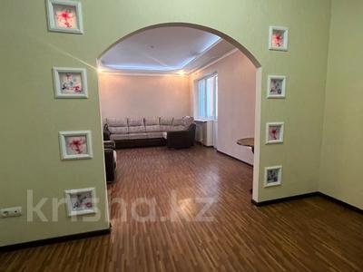 3-комнатная квартира, 90 м², 6/9 этаж, Кенесары хана за 50 млн 〒 в Алматы