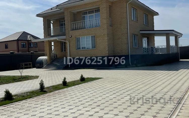 Отдельный дом • 6 комнат • 350 м² • 10 сот., Есенберлина 9 за 110 млн 〒 в Талдыкоргане — фото 2
