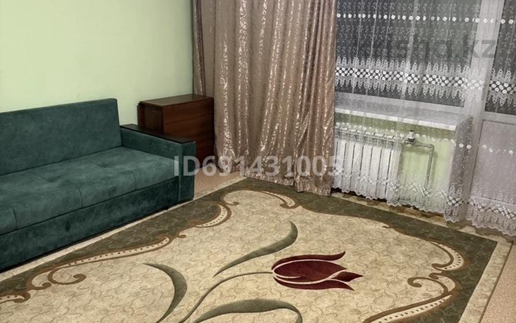 2-бөлмелі пәтер, 60 м², 3/9 қабат тәулігіне, Карагайлы 81, бағасы: 14 000 〒 в Семее, мкр Красный Кордон — фото 2