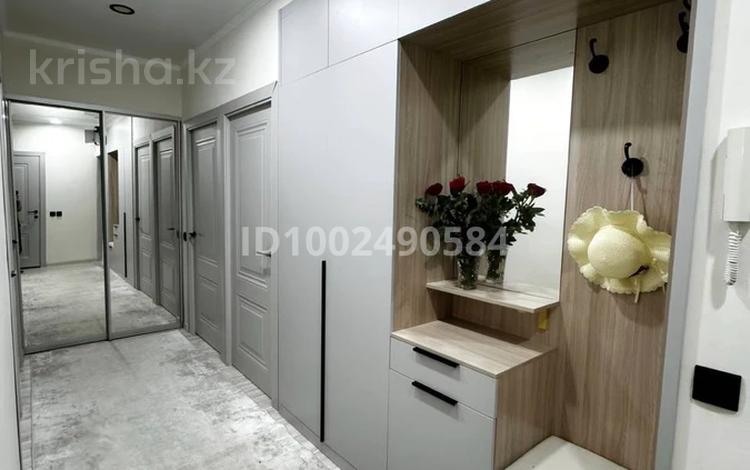 4-бөлмелі пәтер · 90 м² · 5/5 қабат, 8-й мкр 4 — Медицинский центр Доктора Пасенова, бағасы: 28 млн ₸ в Актау — фото 3