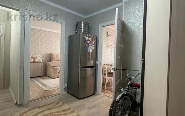 2-бөлмелі пәтер, 55 м², 2/5 қабат, мкр 8, санкибай батыра 169, бағасы: 15.6 млн 〒 в Актобе, мкр 8 — фото 2