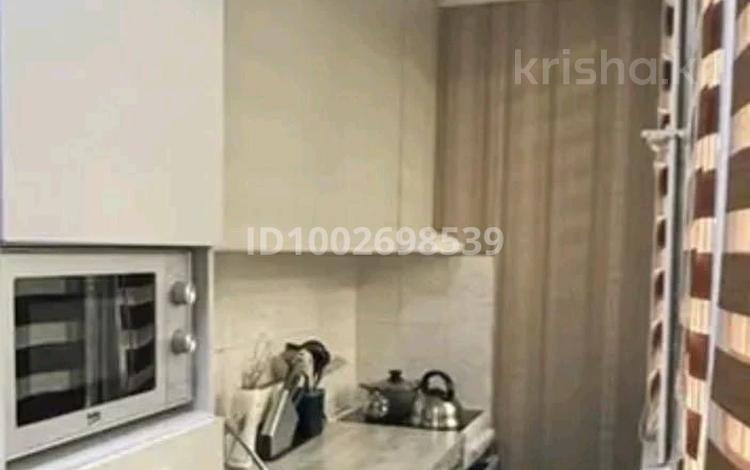 2-бөлмелі пәтер · 45 м² · 4/12 қабат, мкр Аксай-1 24 — Толе би- Момышулы, бағасы: 230 000 ₸ в Алматы, Ауэзовский р-н — фото 2
