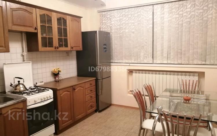 3-комнатная квартира, 80 м², 1/9 этаж помесячно, Айтиева 43 за 365 000 〒 в Алматы, Алмалинский р-н — фото 7