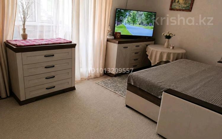3-бөлмелі пәтер · 65 м² · 6/9 қабат, Курмангазы — Ихсанова, бағасы: 25 млн ₸ в Уральске, мкр Школьник — фото 2