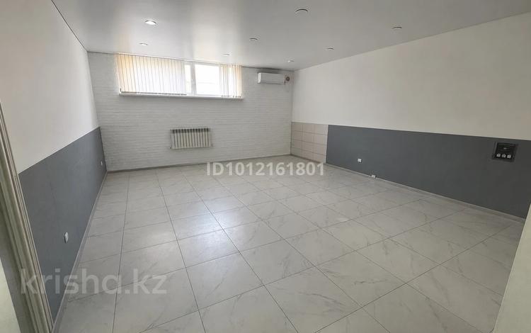 Свободное назначение · 30 м² за 100 000 ₸ в Уральске, мкр Жана Орда — фото 2