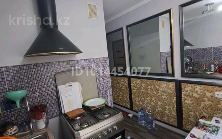 3-бөлмелі пәтер · 48 м² · 1/5 қабат, 13-шағынаудан, Майкудук, 13й микрорайон 8 — Возле автостанции, бағасы: 13 млн ₸ в Караганде, Алихана Бокейханова р-н — фото 2