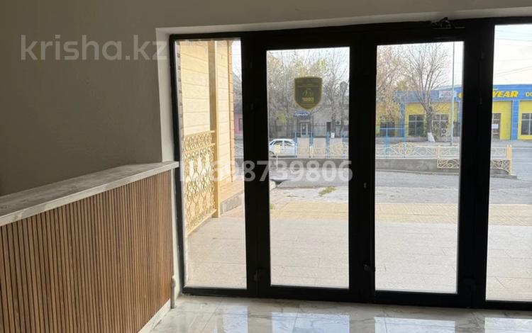 Офисы, медцентры и аптеки, образование · 675 м² за 1.2 млн ₸ в Шымкенте, Туран р-н — фото 2