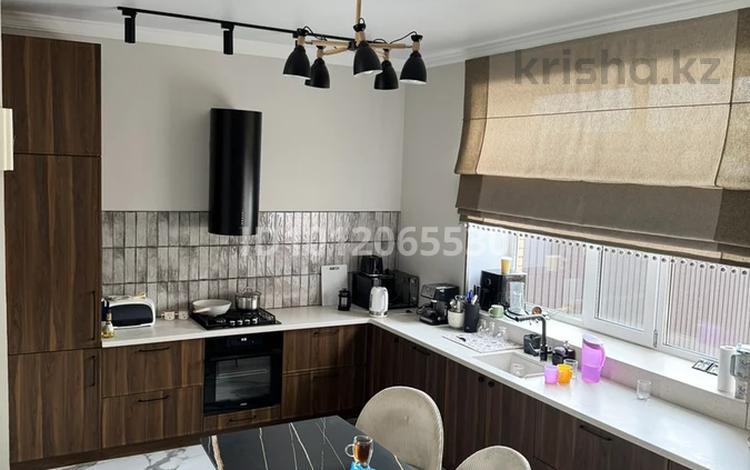 4-бөлмелі пәтер · 150 м² · 1/2 қабат, Вагонник көшесі 381/1, бағасы: 80 млн ₸ в Уральске — фото 2