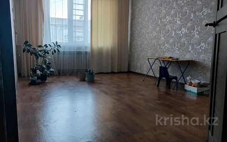 2-комнатная квартира, 54 м², 5/5 этаж, Достоевского 5 за 14.5 млн 〒 в Таразе — фото 2